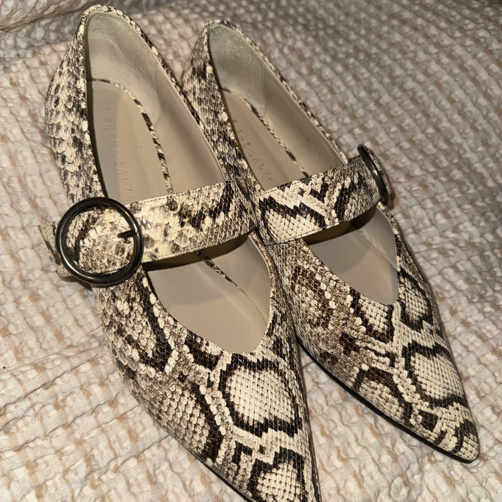Freda Salvador snake flats